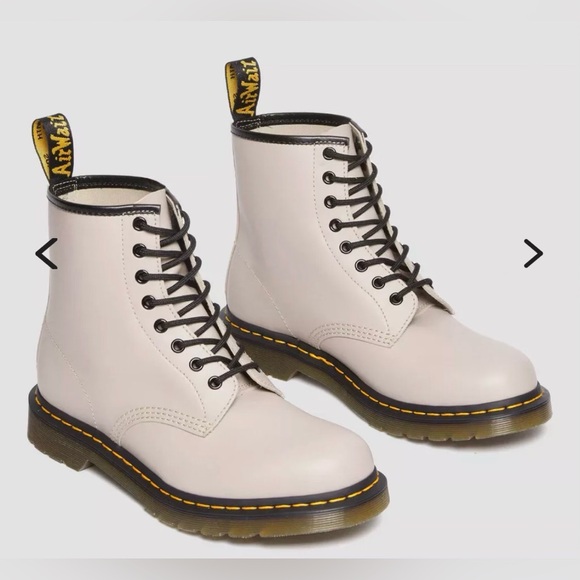 New Dr Martens 1460 Smooth Leather Women Boots Vintage Taupe Size 10 Men Size 9 - Picture 3 of 6